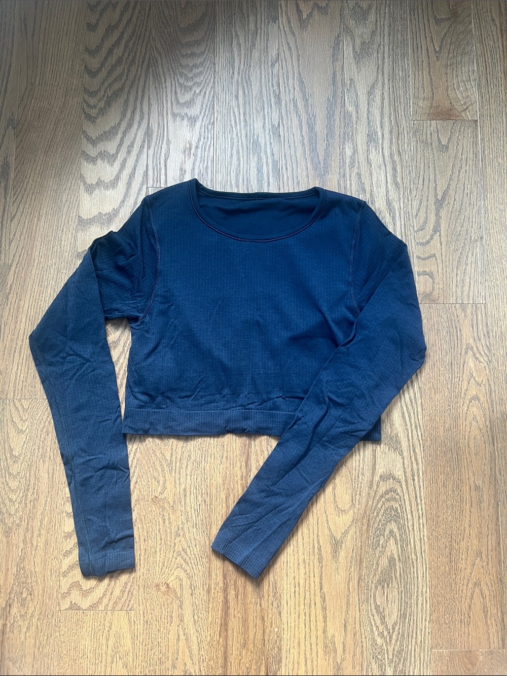 Lululemon. Navy Long Sleeve Cropped Top. Size 10